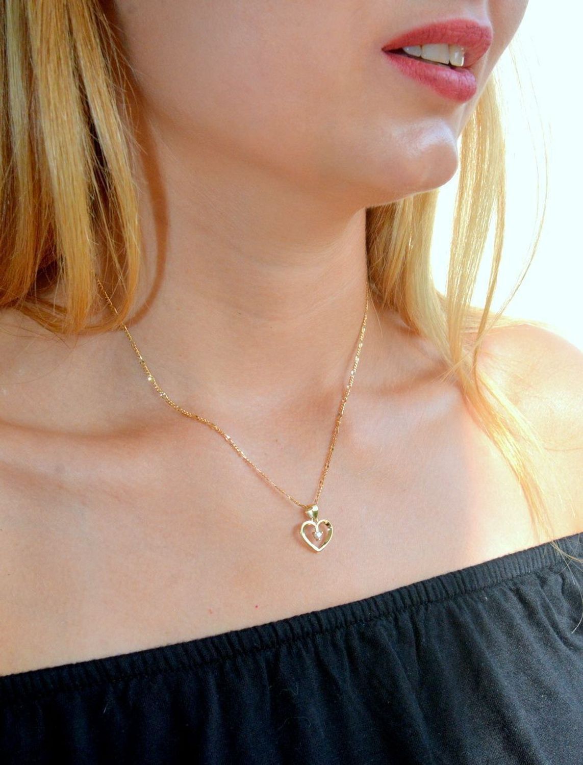 Złota zawieszka 375 serduszko z cyrkonią ZA 3112 375. Złota zawieszka 375. Złoty wisiorek serduszko z cyrkoniami. Złota zawieszka damska. Zawieszka damska serce próby 375. Złota zawieszka na prezent..jpg